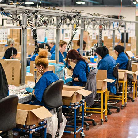 様々なシーンで活躍【 製造工場 / 倉庫 】