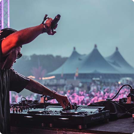 様々なシーンで活躍【 イベント会場 / キャンプ施設 】